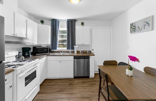 New Castle House | Rose Drive Roost 2