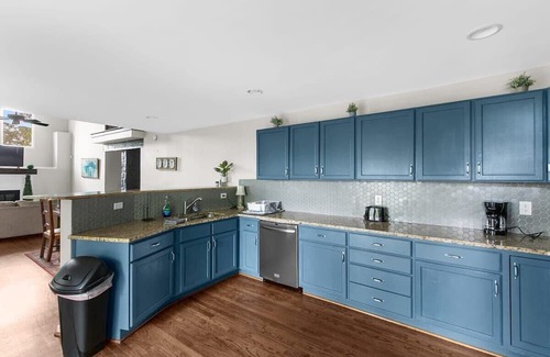 Crestline Heights House | Observatory Drive Terrace House