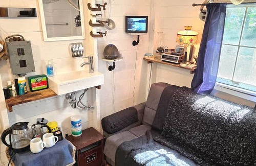 Brantingham Apartment | The Stabbin Cabin Grant Island w Boat Hottub Pet