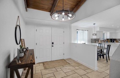 Shalimar House | Huge Golf Course Home-free Heated Pool Theatre Gym