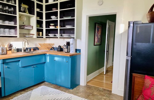 York Apartment | Downstairs Thevictorian Downtown and Dog-friendly