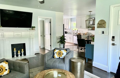 Forest Park House | Blue Door Walk to Avondale Dog-friendly w Yard