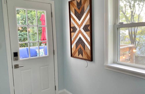 Forest Park House | Blue Door Walk to Avondale Dog-friendly w Yard