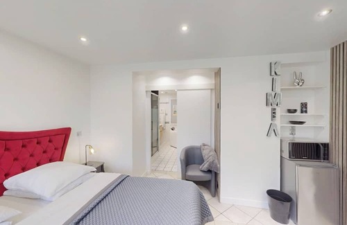 Osny House | Kimia Suite Room