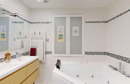 Osny House | Kimia Suite Room