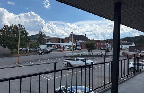 Galax Hotel | Visitors Inn