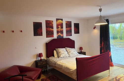 La Pomarede Hotel | Chez PhiL