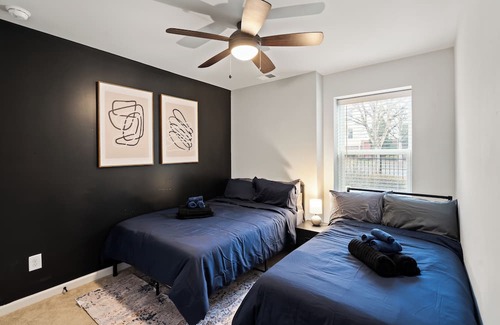 Charlotte House | King 3BR Townhouse in Camp North End
