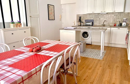 Cite Apartment | Central Narbonne with Rooftop Terrace