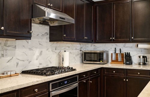 Ontario House | Comfort Style Home Near the Airport