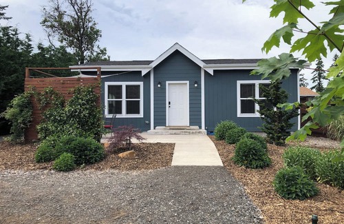 Marylhurst House | 2-bedroom house in Oregon City with WiFi/AC