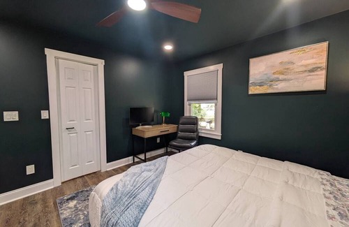 Mount Berry House | Rome's Luxury Bungalow King Beds Kitchen Laundry
