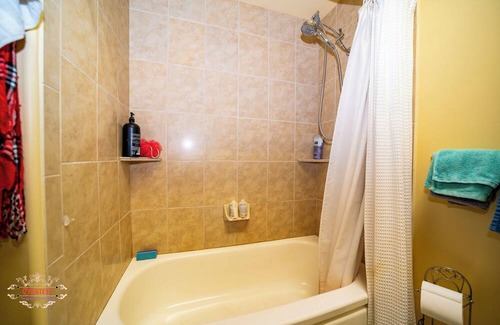 Dublin House | Charming 2-bedroom house with AC, WiFi in enchanting Dublin