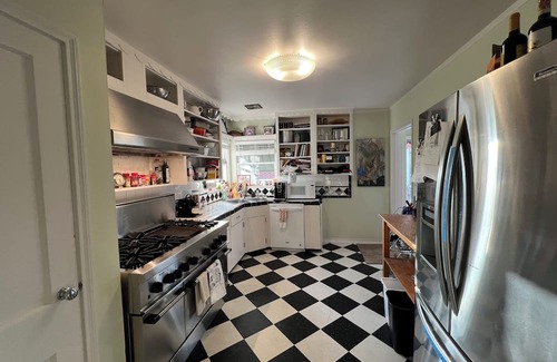 Fort Worth House | 30 day min. Centrally located fully furnished 3-bedroom 1 bath house with WiFi