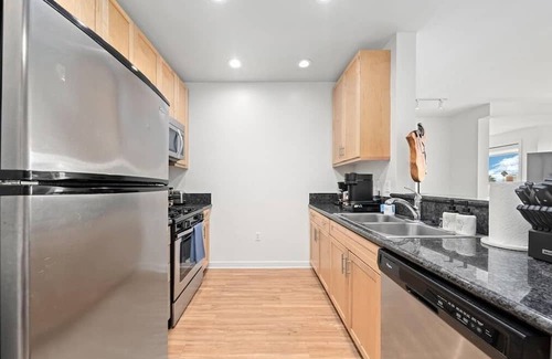Downtown Apartment | Downtown Santa Monica Top Floor Ocean View 2BR/2BA