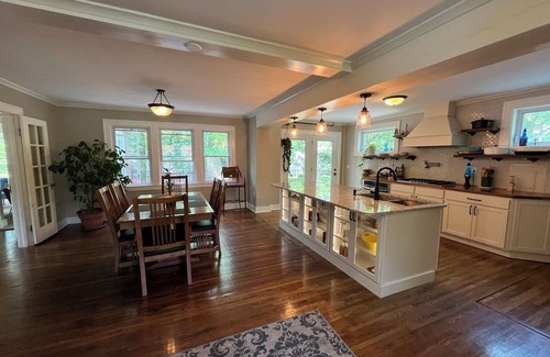 Columbia House | Historic Old Southwest Neighborhood Sanctuary