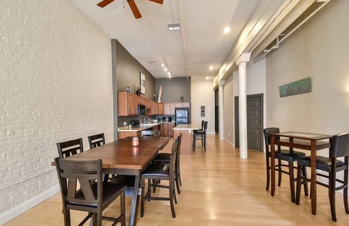 East Town Condo | Luxury Entertainment Dist Downtown Prime Location