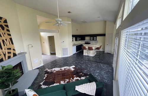 Barker House | Charming Private 1-bedroom in 2 bedroom house in Houston