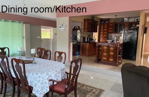 Armenia House | Private, Charming 2-bedroom house in pleasant Belmopan with AC, WiFi,