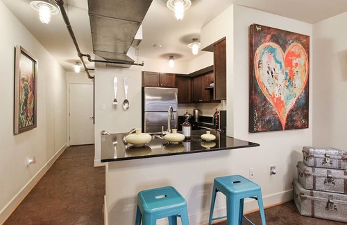 Lower Garden District Condo | ✨NEW LISTING✨ COLORFUL & SPACIOUS 2 BEDROOM CONDO DOWNTOWN NEW ORLEANS