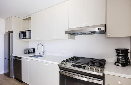 Chinatown Apartment | Blueground | Downtown, elevator, nr parks