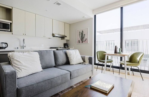 Chinatown Apartment | Blueground | Downtown, elevator, nr parks