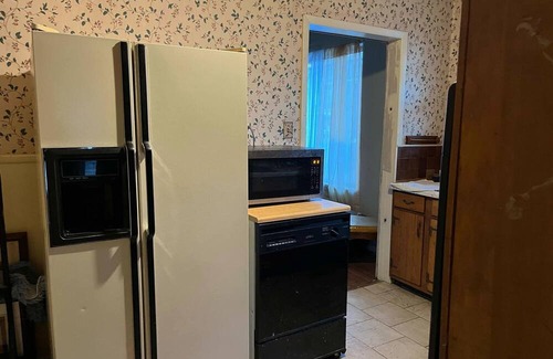 Vollintine-Evergreen House | CREW HOUSE 4-BR, 2 BA in Midtown Memphis sleeps up to 18!