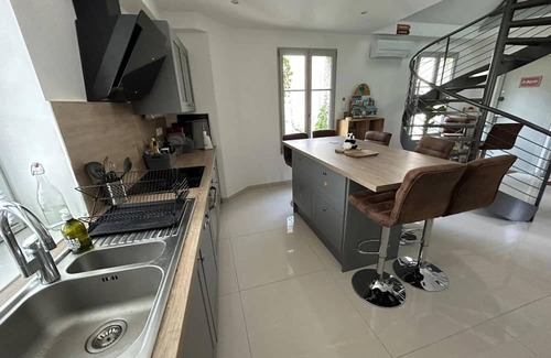 Vaux-sur-Seine Cottage | Gite Évecquemont, 4 bedrooms, 8 persons