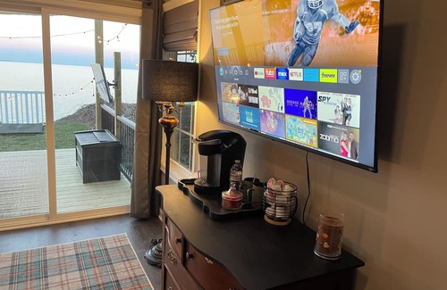 Chesapeake Beach Cottage | Cliffside Chesapeake Bay Cottage: Pet-friendly, Easy DC Drive