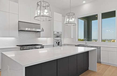 East Riverside - Oltorf House | Pleasant 3-bedroom townhome with WiFi, AC in delightful Austin