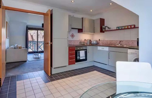Haymarket Apartment | New! Dean Village, river balcony, free private parking