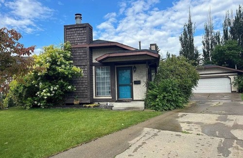 Northeast Edmonton House | 3-bedroom house in amazing Edmonton with WiFi, AC