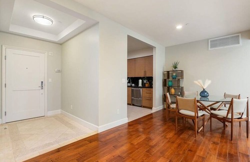 Downtown Apartment | Beachfront Bliss: Stunning Ocean view right on Sand