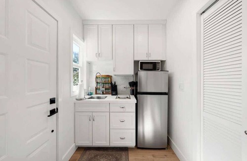 East Sacramento Apartment | SK Living | East Sac | Studio | 2nd Floor