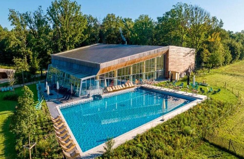 Maubray Villa | Belvilla Grand Mansion in Calm Locale