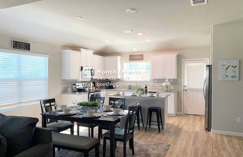 San Antonio House | Utopia on Booker Trail E#41225