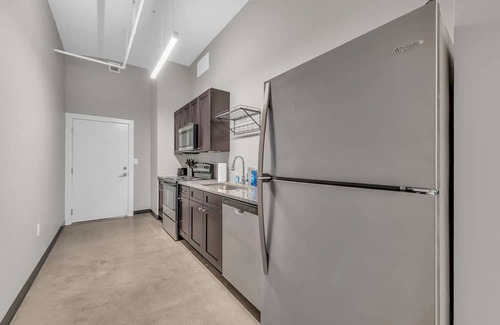 Waldron House | Lovely 1bedroom/1bath Apartment in Kansas Free WiFi Parking near Airport