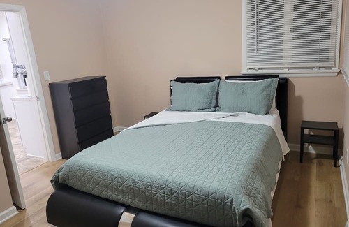 Charlotte Apartment | Quiet, Beachside Modern 2-bedroom with WiFi and AC in charming Rochester