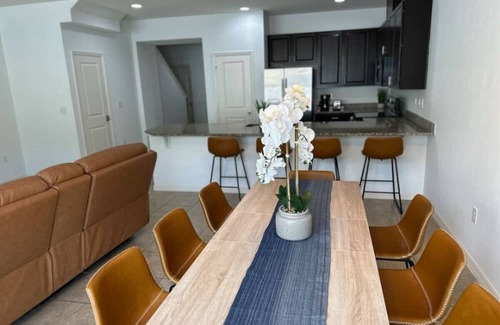 Kissimmee House | Private 4 bunk room!
