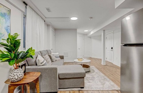 Churchill Meadows Apartment | Beautiful Bassinger - Suite 1