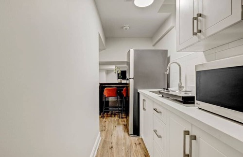 Churchill Meadows Apartment | Beautiful Bassinger - Suite 2