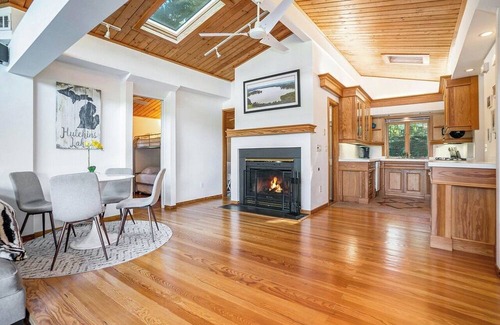 Fennville House | Charming Lake House Getaway on Hutchins Lake
