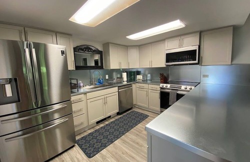 Hailey House | Newly renovated downtown 2 bedroom duplex- walk to everything in Hailey