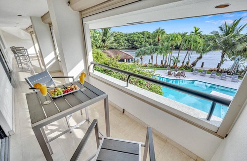 Fort Lauderdale Villa | Peninsula /Venice of America /Heated Pool /Canal View & Access /Nautical Key | VlLLAS