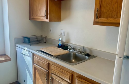 Coralville House | Quiet and convenient house close to UIHC