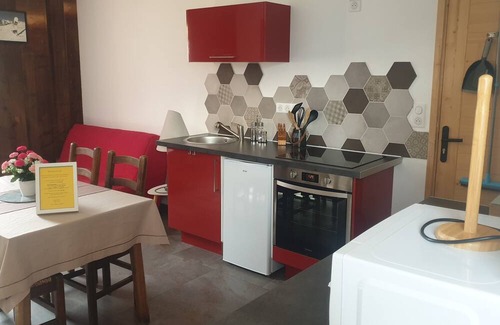 Jarrier Apartment | Apartment in detached chalet, quiet location with unobstructed view of the Maurienne valley