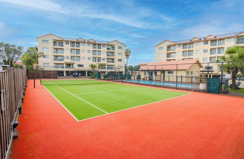 Greenlane - Ellerslie Apartment | Feel home away from home in spacious Auckland CBD apartment