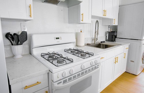 Granada Hills Apartment | Private Studio Granada Hills| Near CSUN, Universal