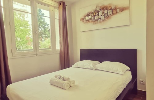 La Demi - Lune Apartment | Beau T2 en Résidence Moderne Avec Parking Privé