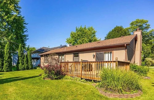 East Hazel Crest House | Charming 3-bedroom home with WiFi & AC in quiet East Hazel Crest. Near Casino.